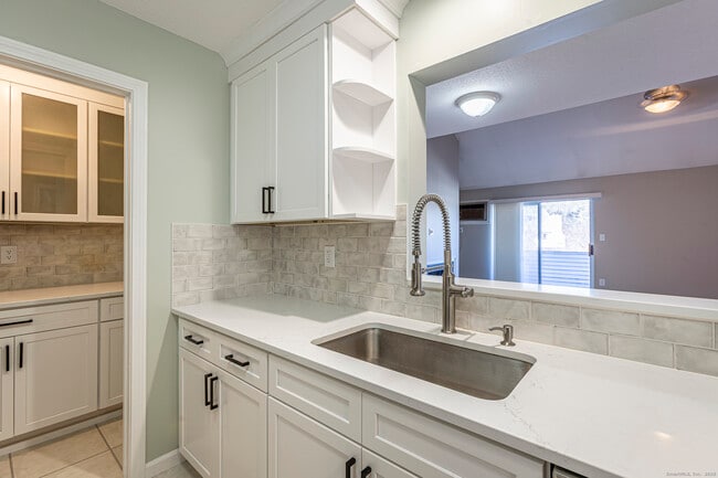 Building Photo - 187 Lovers Ln