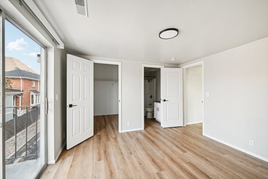 Walkin closet and bathroom - 350 S Elizabeth St