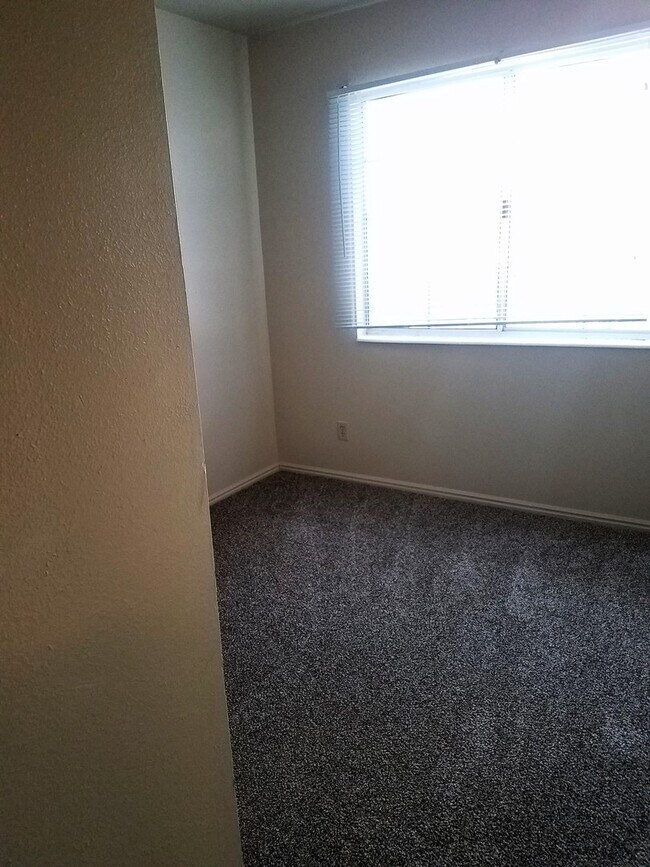 Building Photo - 3 Bedroom Condo With Pool and Views
