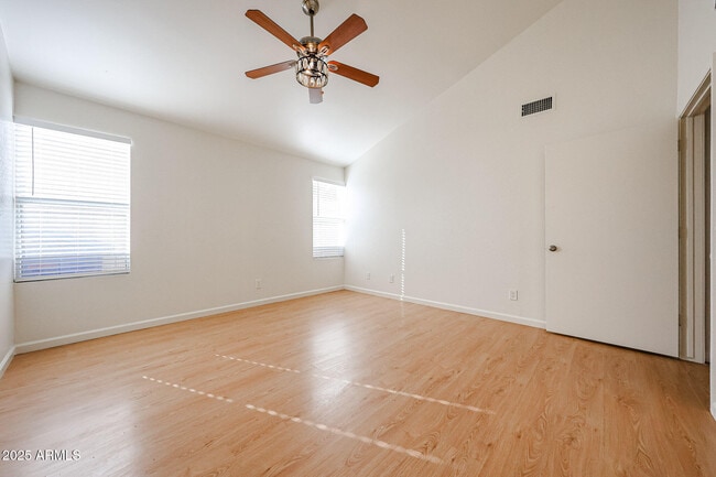 Building Photo - 214 S Rush Cir E