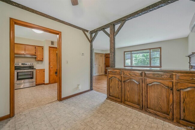 Building Photo - 33 Chestnut St