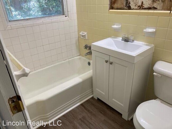 Building Photo - 4 br, 3 bath House - 1105 W Alden Ave