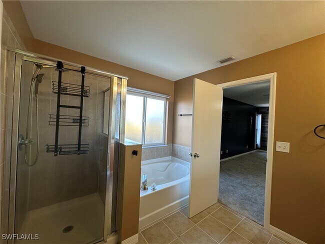 Building Photo - 8100 Allamanda Ct