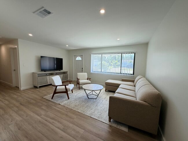 Building Photo - 908 Lighthouse Dr