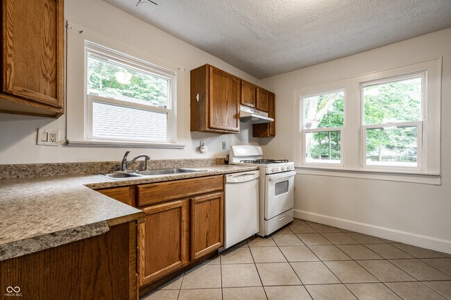 Building Photo - 4658 Hinesley Ave