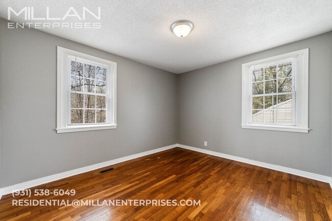 Building Photo - Great Location with Easy Access to Fort Campbell & Downtown