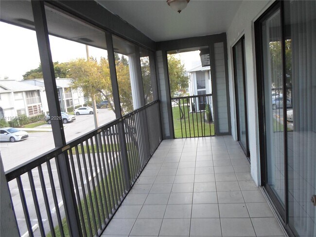 Building Photo - 20760 NE 4th Ct