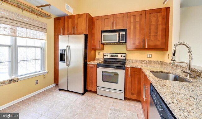 Building Photo - 2810 Yarling Ct