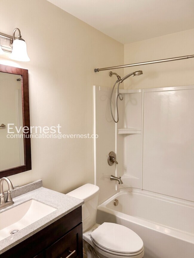Building Photo - 2581 Glenridge Ct
