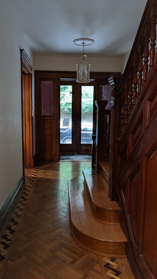 Building Photo - Renovated 3 Bedroom 2 Bathroom House Across From The Park