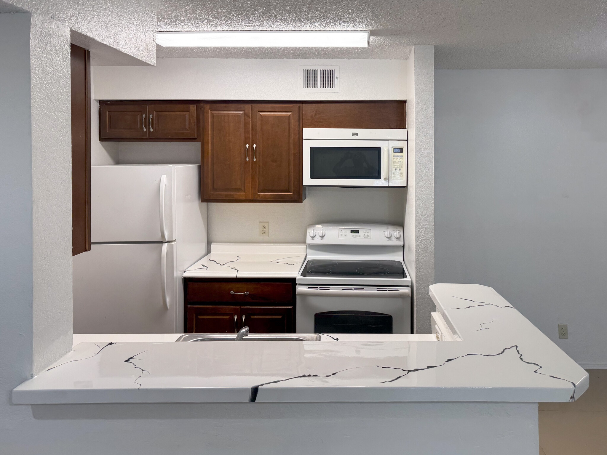 Building Photo - 2946 S University Dr