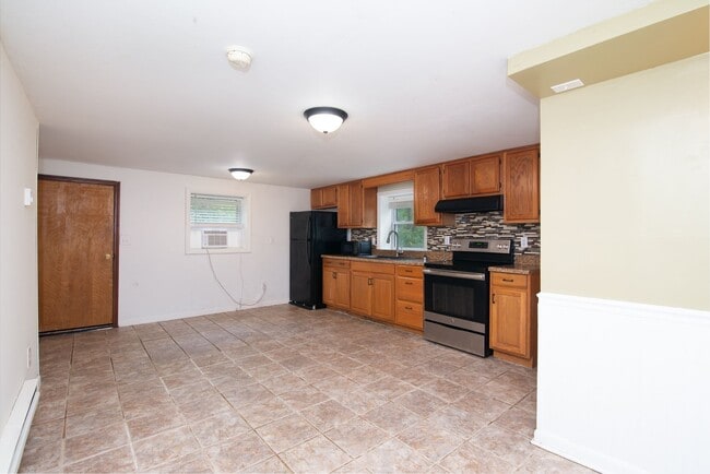 Building Photo - 2 bedroom 1 bath basement apartment with washer and dryer in Forest Hills, Cullowhee NC available...