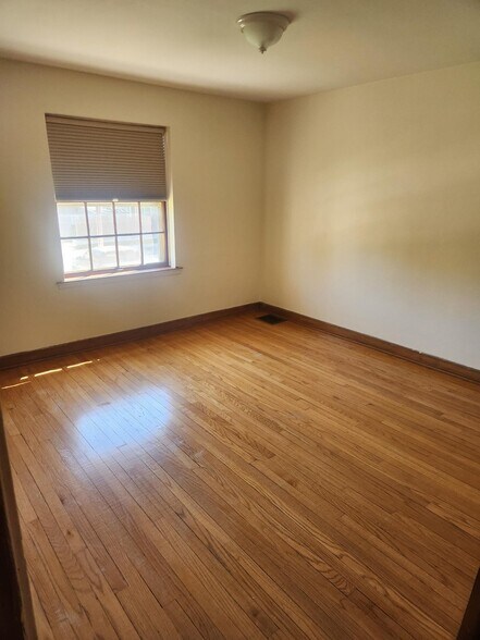 Building Photo - 4378 N Wilson Dr