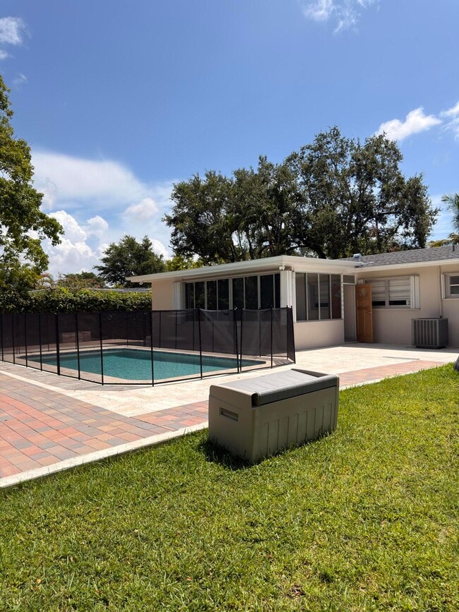 Building Photo - 7500 SW 98th Ct