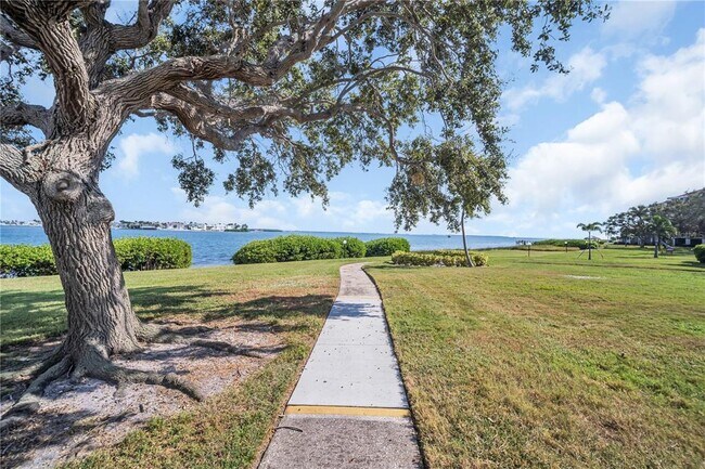Building Photo - 6158 Palma Del Mar Blvd S