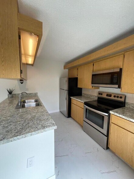 Primary Photo - 7420 74th Way