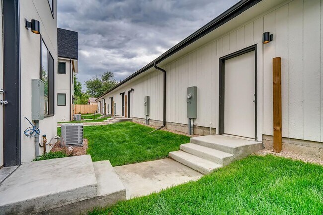 Building Photo - Beautiful Townhome for Rent