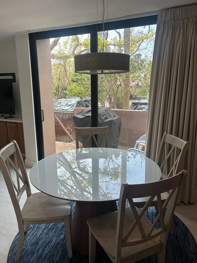 Building Photo - 1 Bedroom 1 Bath Condo Sandy Cove II Short...