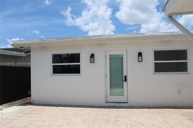 Building Photo - 3827 SW 88th Ct