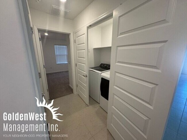 Building Photo - Beautiful 3Bdm 2Ba Home in the Community of Vail