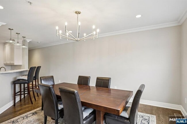 Building Photo - 343 The Promenade