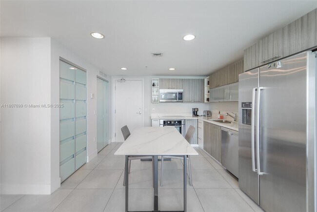 Building Photo - 6700 Indian Creek Dr