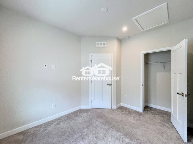 Building Photo - 1724 Defiance Dr