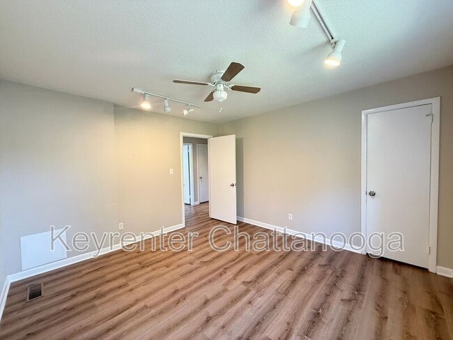 Building Photo - 918 S Crest Rd