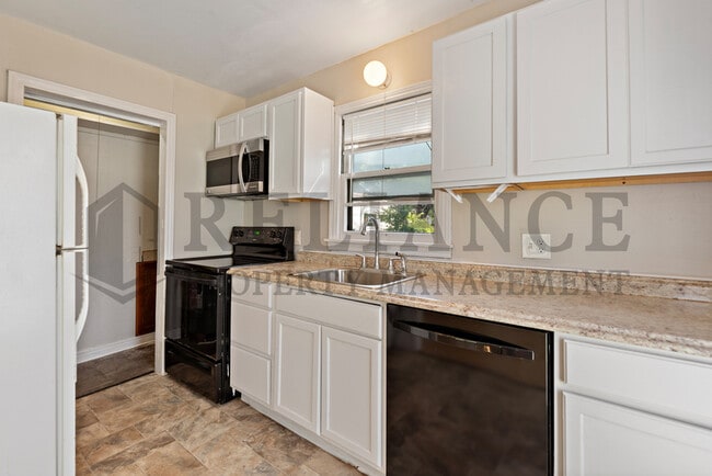 Building Photo - 1430 S Martinson St