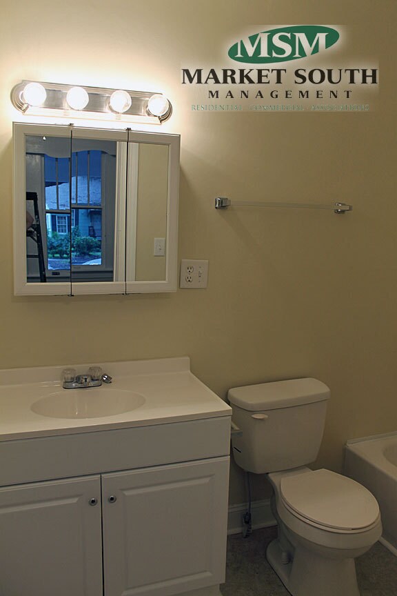 Building Photo - MIDTOWN BUGALOW