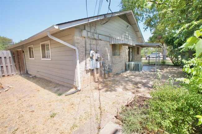 Building Photo - 2203 Lanier Dr
