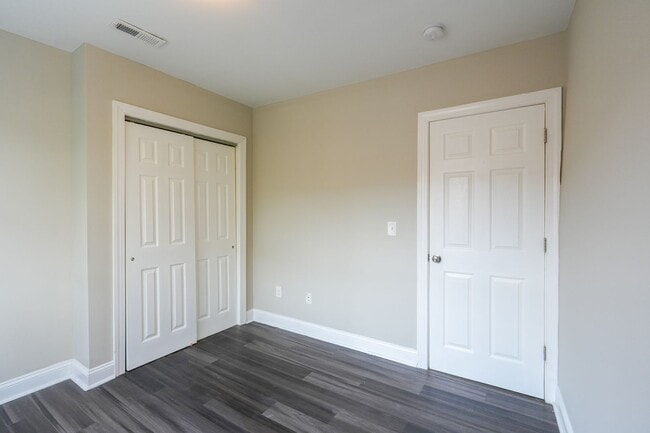 Building Photo - Super property 3 beds finished basement large yard