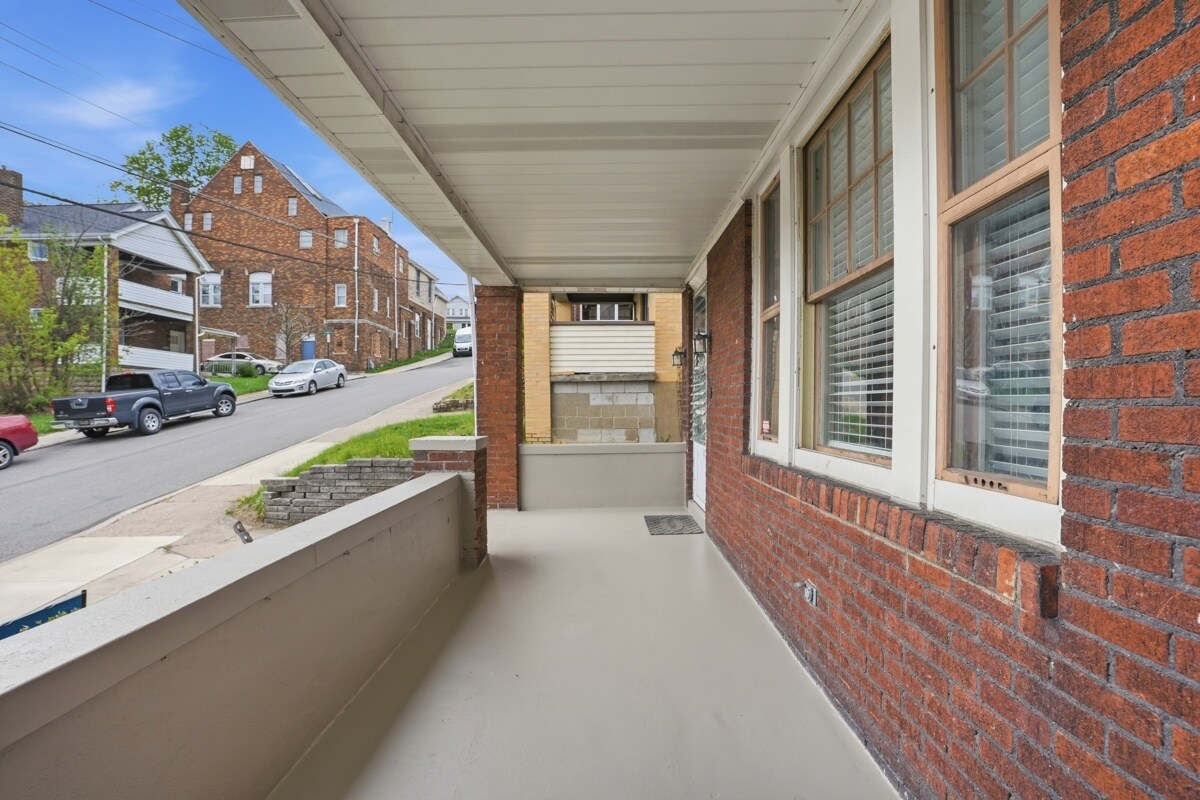 Building Photo - 107 Catskill Ave