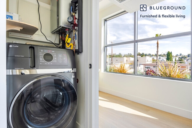 Building Photo - 611 N Virgil Ave