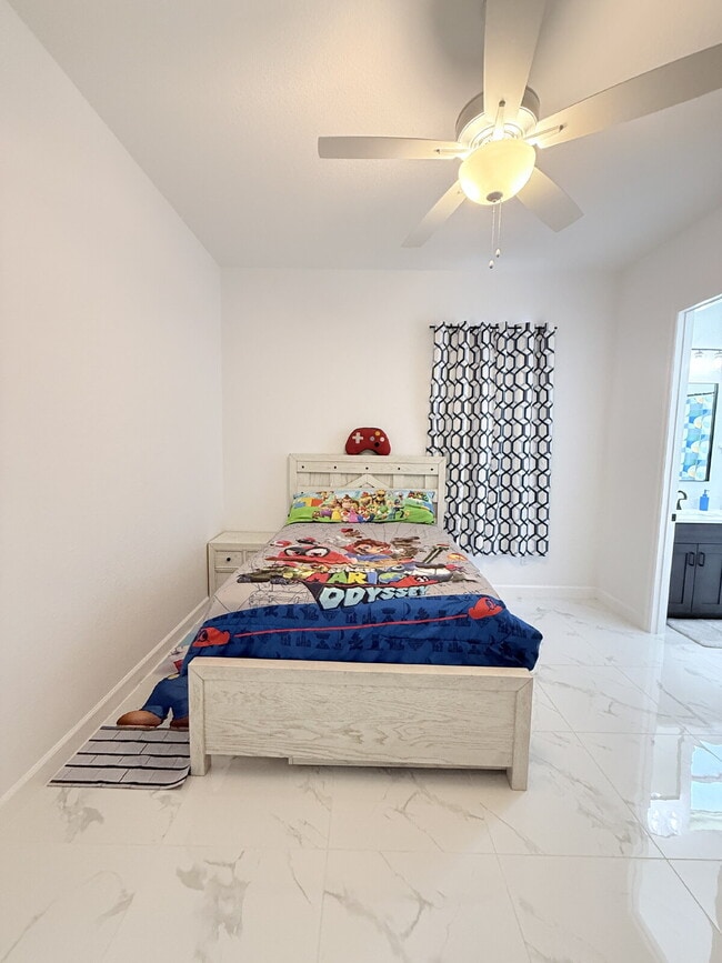 Building Photo - 5 Bedroom and 6 Bathroom, Lake view House