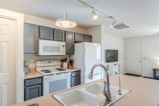 Building Photo - Pending/ Rented - Turnkey Charm in Green Valley – Furnished Townhome with Gated Serenity!