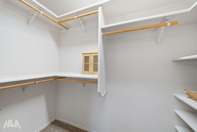 Building Photo - 10390 Fairway Dr