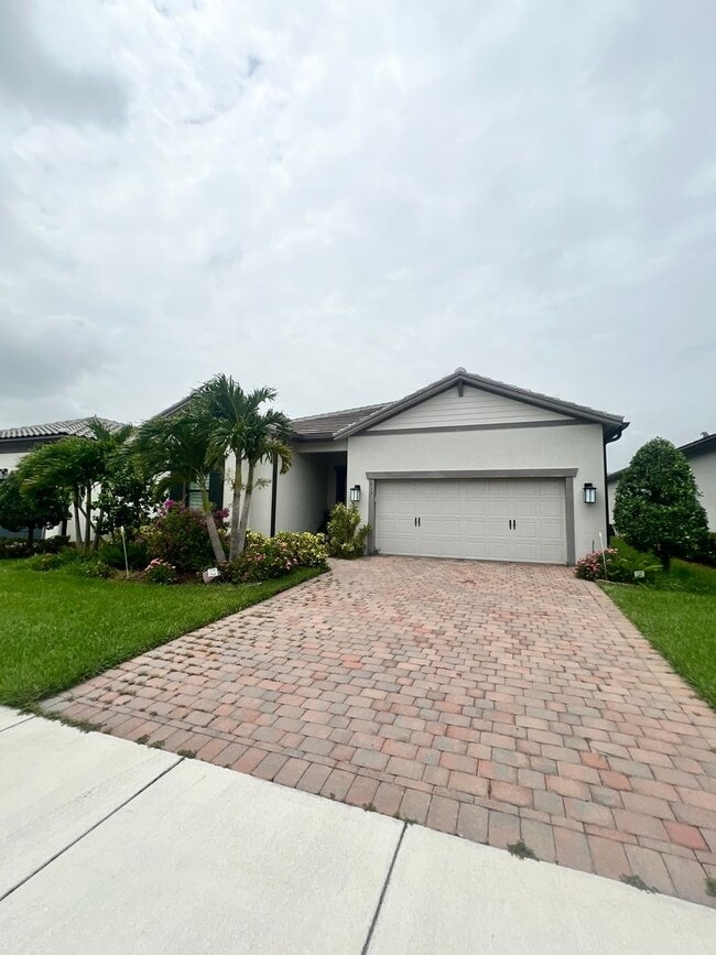 Building Photo - STUNNING LAKEFRONT 3 BEDROOM, 2.5 BATH HOM...