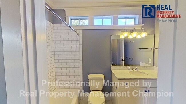 Building Photo - Exquisite Executive Home in Autumn Hall