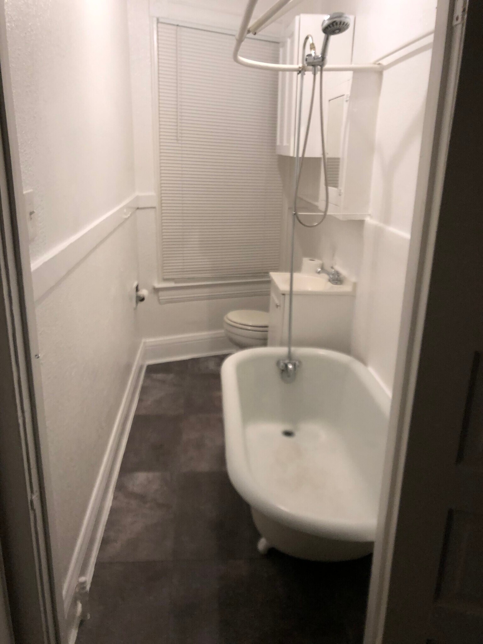 Building Photo - 316 W 4th St