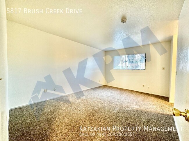 Building Photo - 2 Bedroom, 1 Bath Quail Lakes Duplex