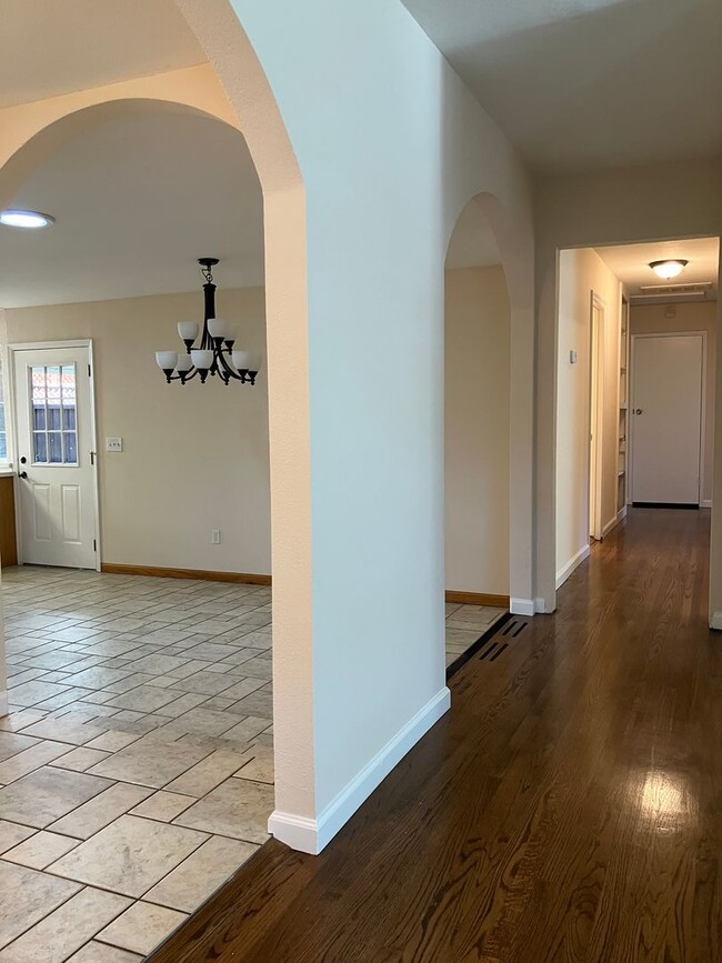 Building Photo - Nicely Updated 4-Bedroom House With Nice B...