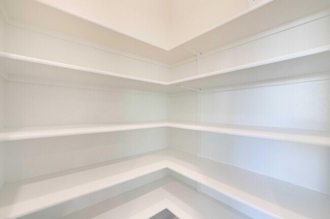 Building Photo - 1300 Anhalt Dr