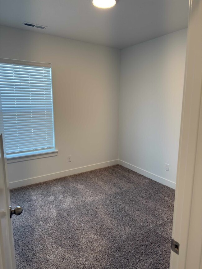 Building Photo - 12727 Skyline Lp Ln
