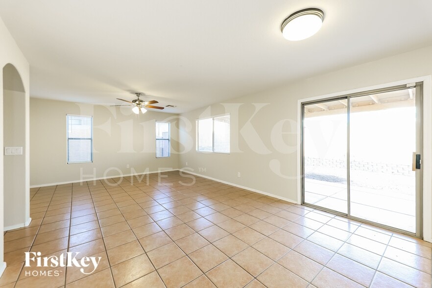 Building Photo - 12922 W Holly St