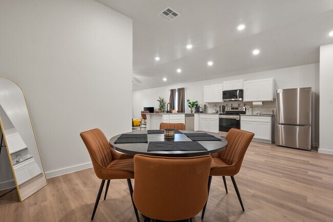 Building Photo - Modern 3BR Retreat Near TTU | Stylish Fully Furnished Home with Spacious Backyard