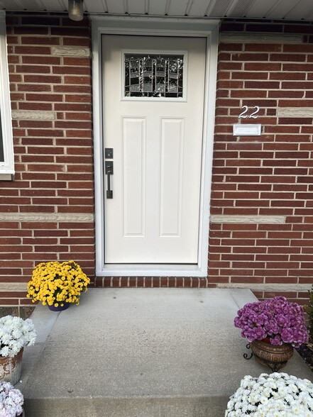 Building Photo - 22 Ansel Ave