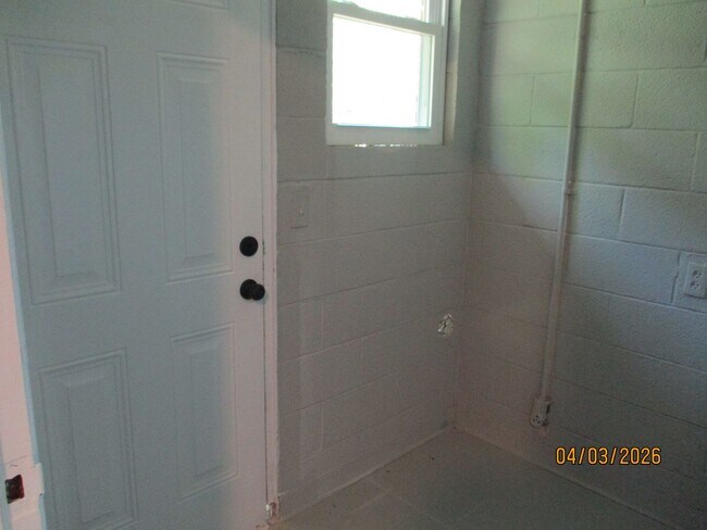 Building Photo - Affordable Ground-Level Living in Greenwood