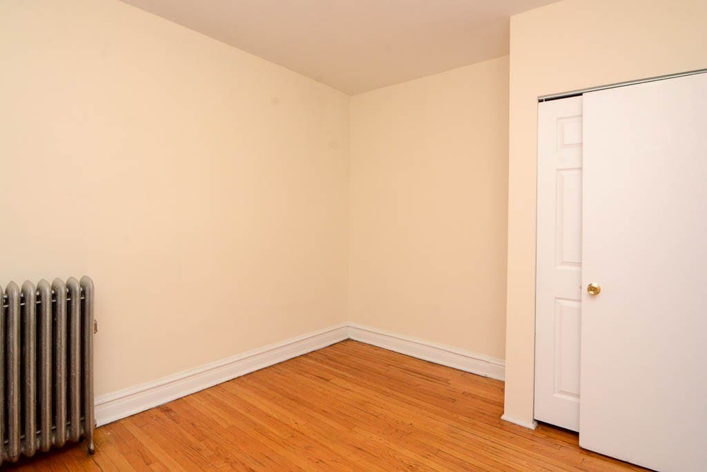 Building Photo - 938 W Cornelia Ave