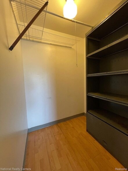 Building Photo - 8719 Meadowbrook Dr